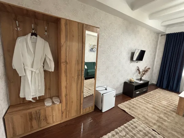 Номер Люкс — просторный номер с зоной отдыха