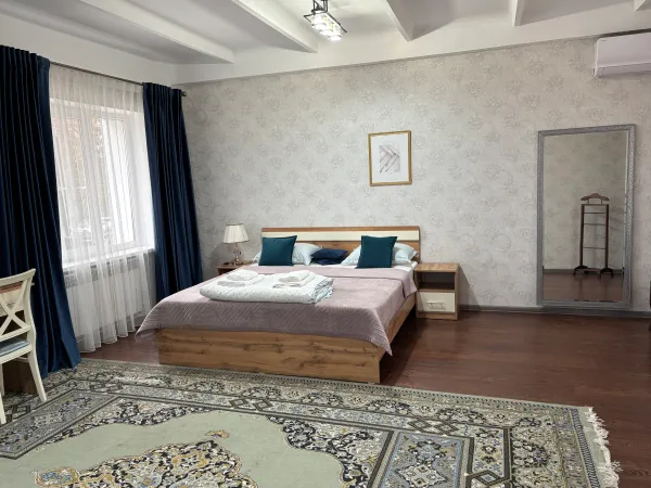 Номер Люкс — просторный номер с зоной отдыха